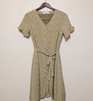 Brass & Roe Floral V-Neck Button Down Flutter Short Sleeve Dress Attached Belt